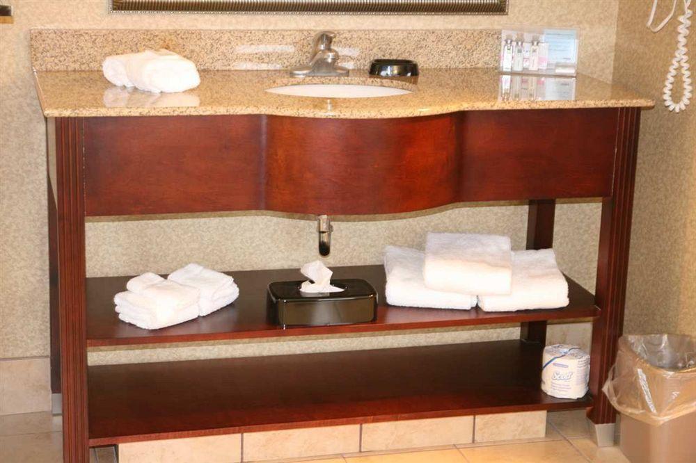 Hampton Inn & Suites Toledo-Perrysburg Rossford Pokoj fotografie