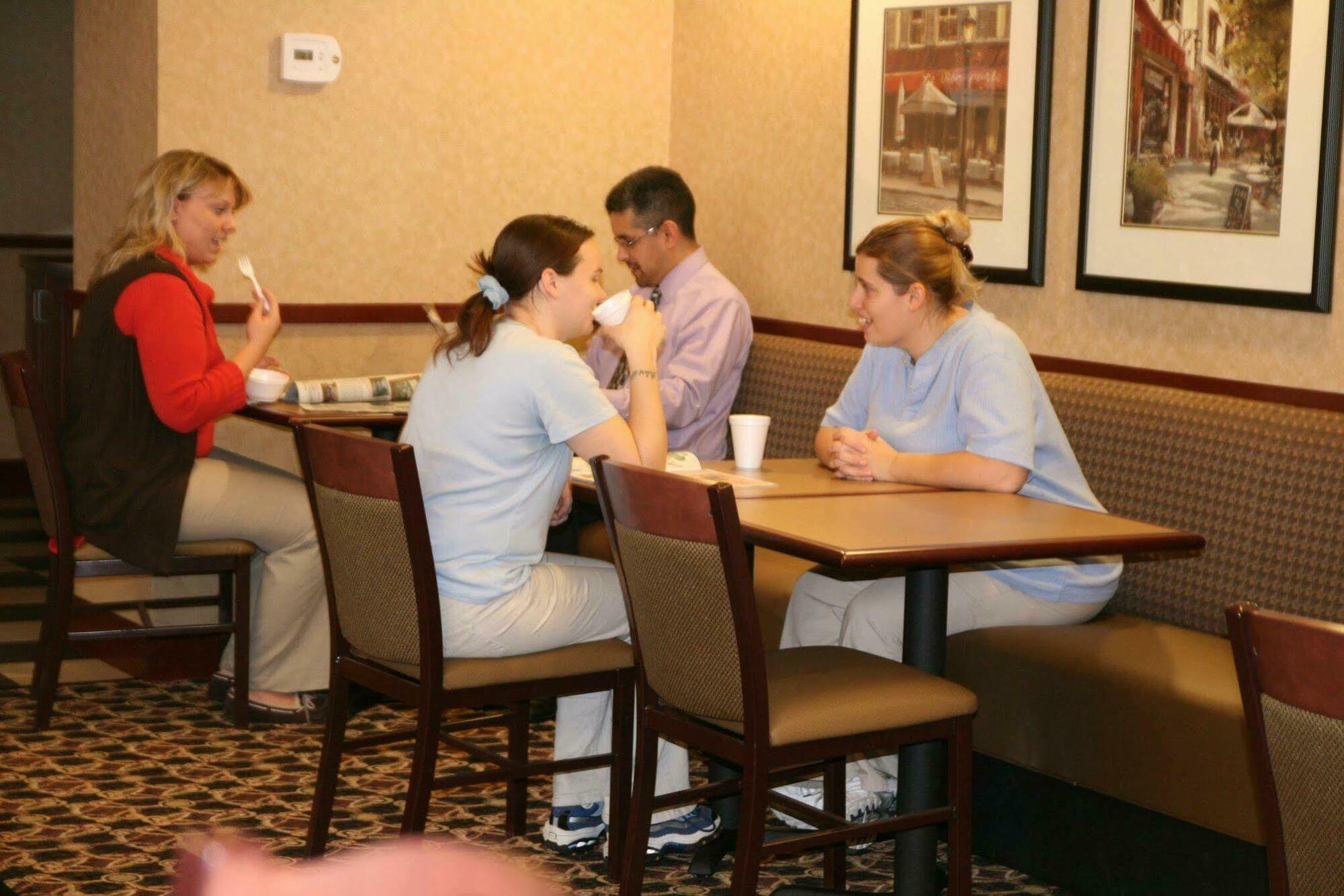 Hampton Inn & Suites Toledo-Perrysburg Rossford Restaurace fotografie