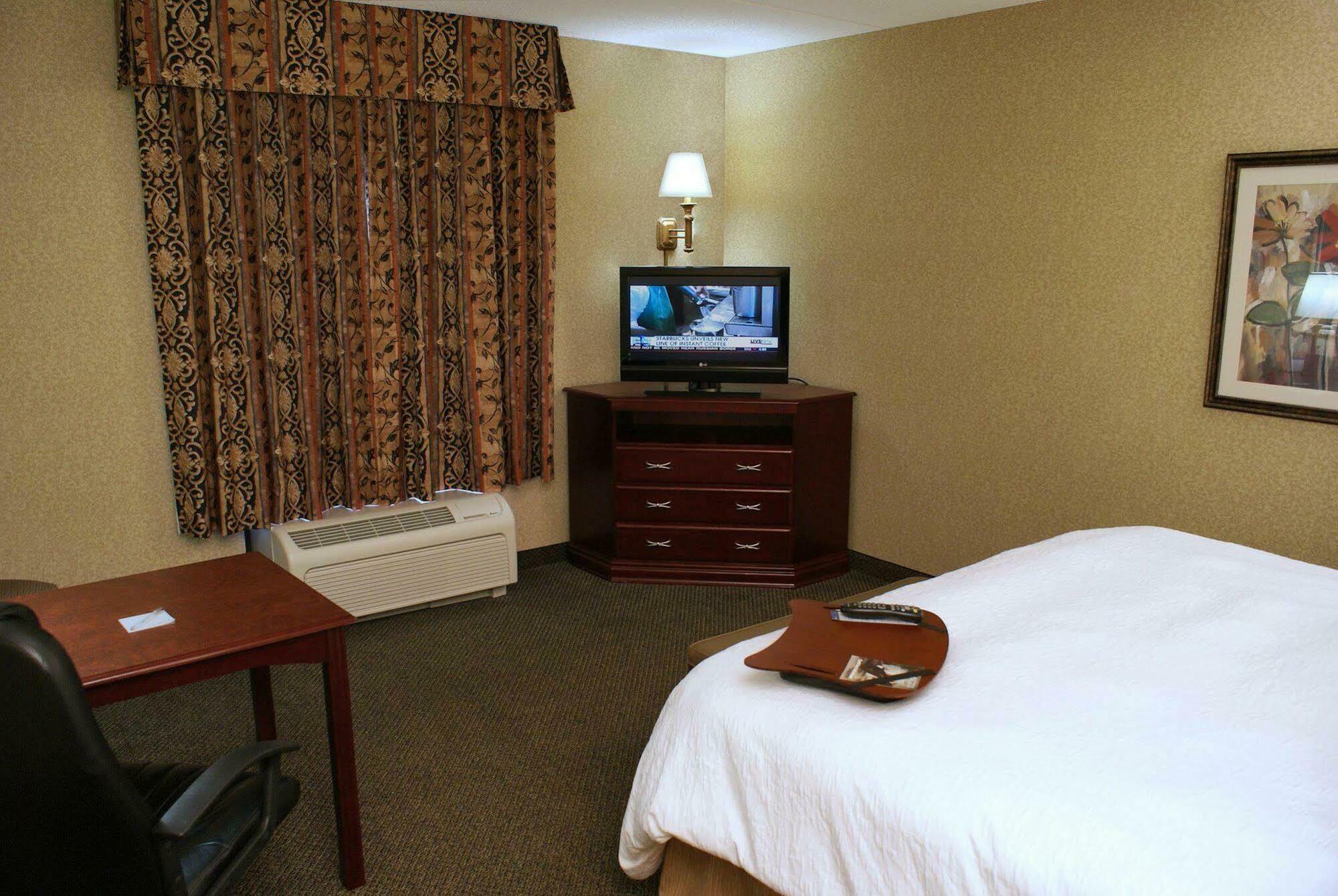 Hampton Inn & Suites Toledo-Perrysburg Rossford Pokoj fotografie